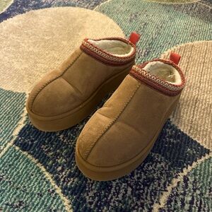 Tasman Slippers